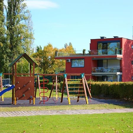 Prime Apartmans Balatonlelle Esterno foto